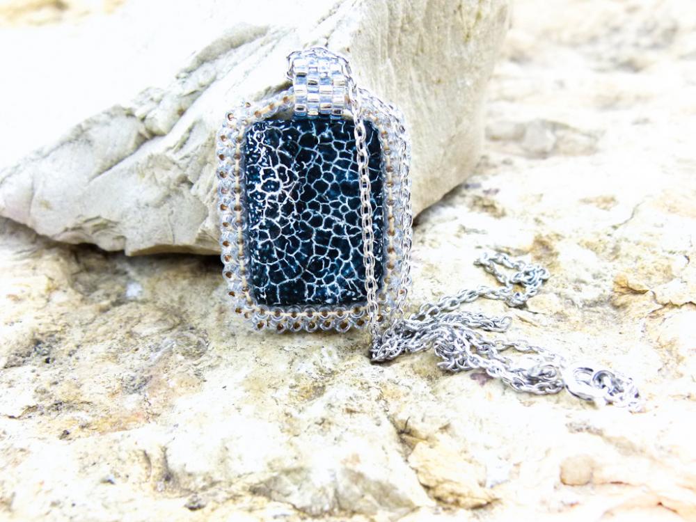 Minimalist Chic Fashion Black Agate Stone Pendant. Unique Jewelry
